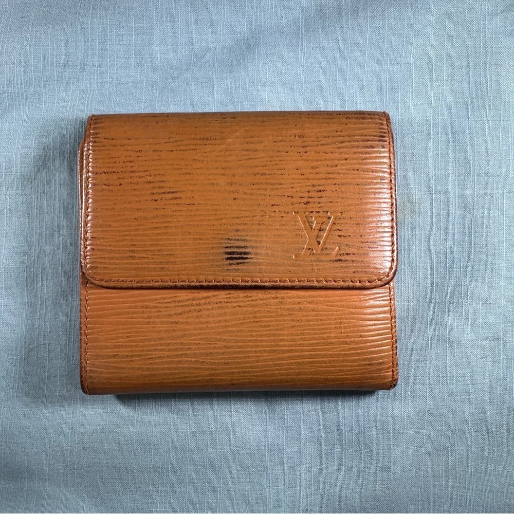 AUTHENTIC Louis Vuitton wallet. Tassel yellow.